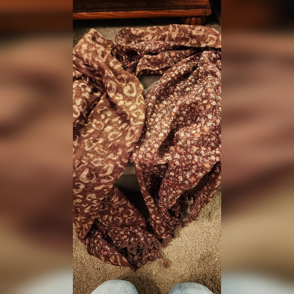 Reversible floral print and leopard print scarf with tassles